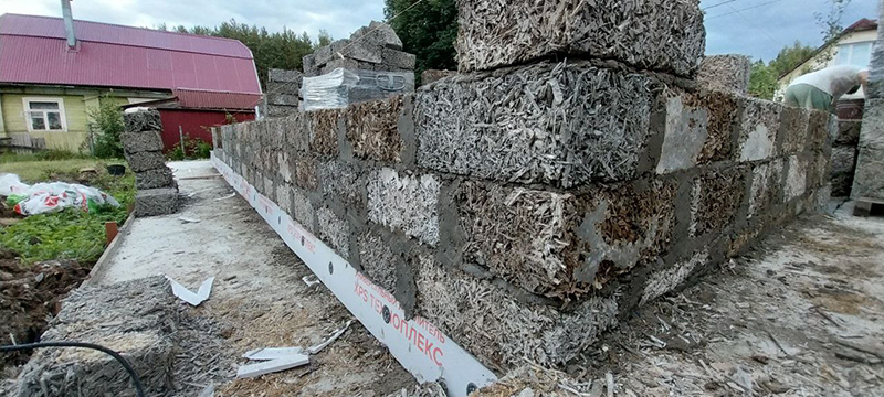 Летняя пора в строительстве загородных домов из арболита